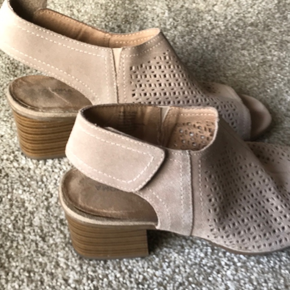 Heels - Picture 3 of 4